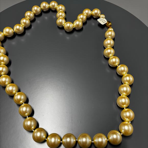 Ann Taylor Faux Pearl Statement Necklace Gold Beads NWT - Picture 10 of 13